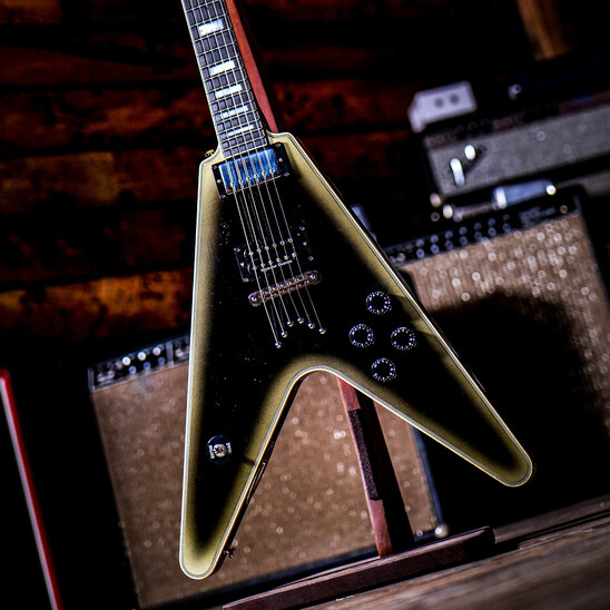 Peach Guitars | Checking out the Gibson Custom Adam Jones Flying V Collectors Edition!