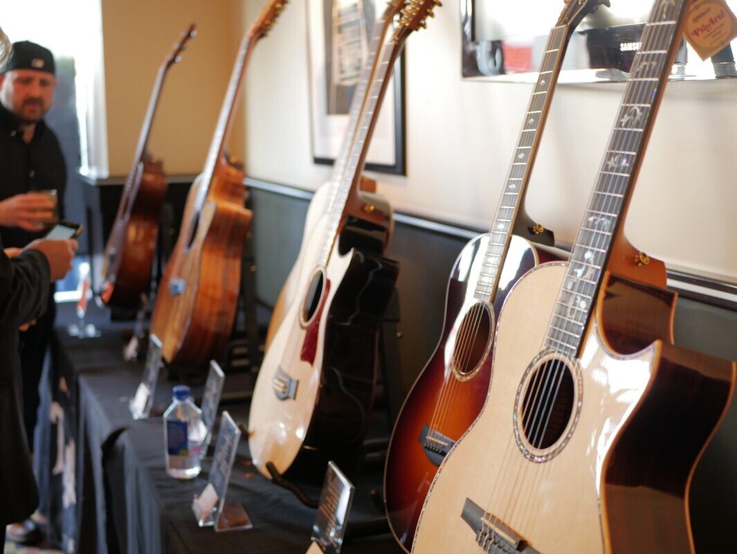 Some photos of some very fine looking Taylor guitars