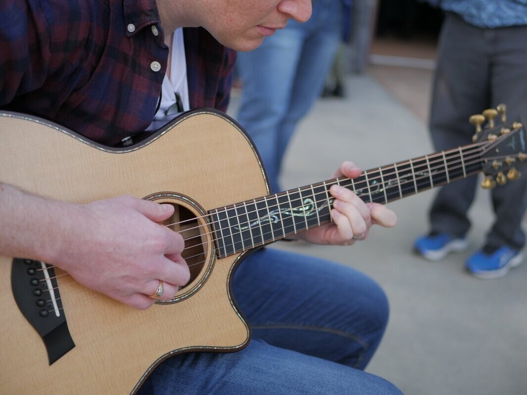 Some photos of some very fine looking Taylor guitars