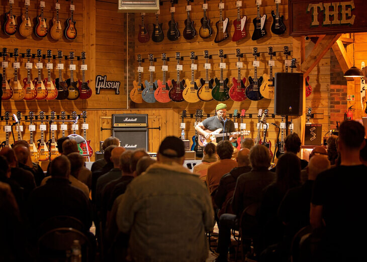 A Look Back at Joey Landreths Golden Age of Gear - Live At Peach Guitars