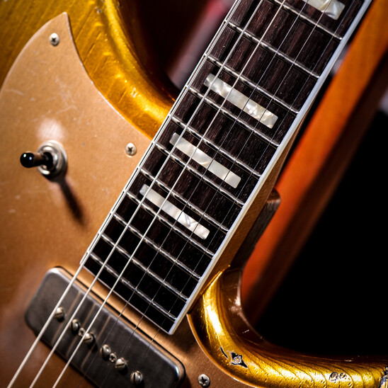 Showroom Spotlight | Novo Custom Series Serus J Aztec Gold over Bull Black