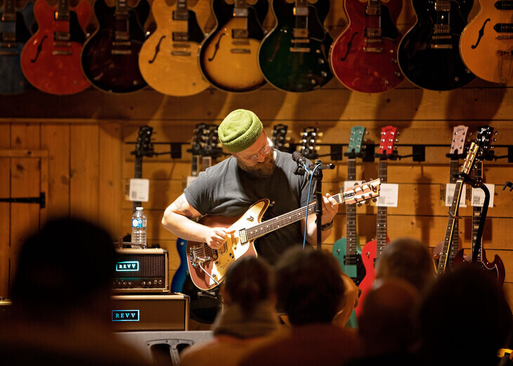 A Look Back at Joey Landreths Golden Age of Gear - Live At Peach Guitars