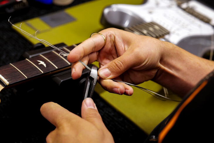 How to Change Electric Guitar Strings: A Simple Step-by-Step Guide