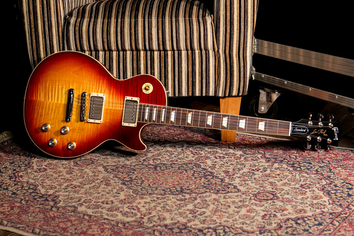 Acoustic vs Electric Guitar: Which Should You Start With? Acoustic vs Electric Guitar: Which Should You Start With?
