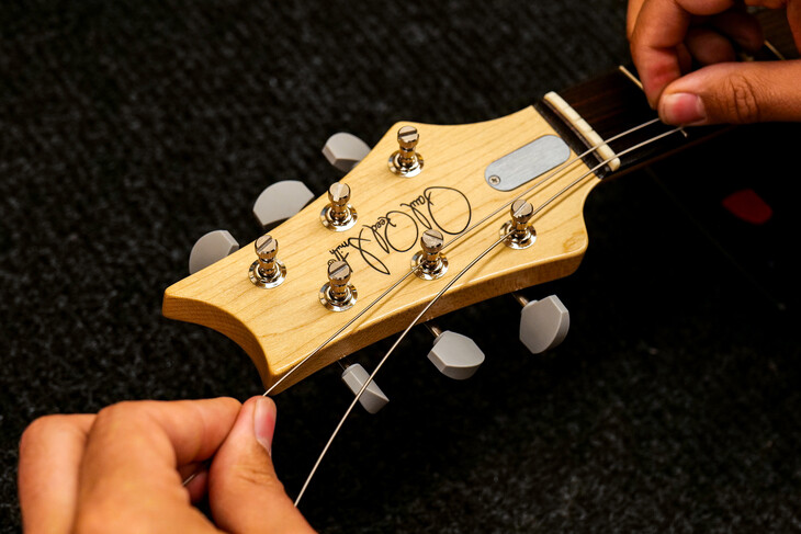 How to Change Electric Guitar Strings: A Simple Step-by-Step Guide