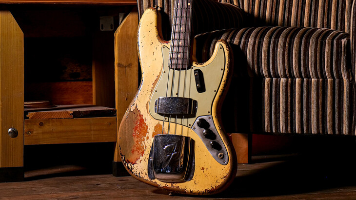 4-String vs 5-String Bass Guitars: Which Is Right for You?