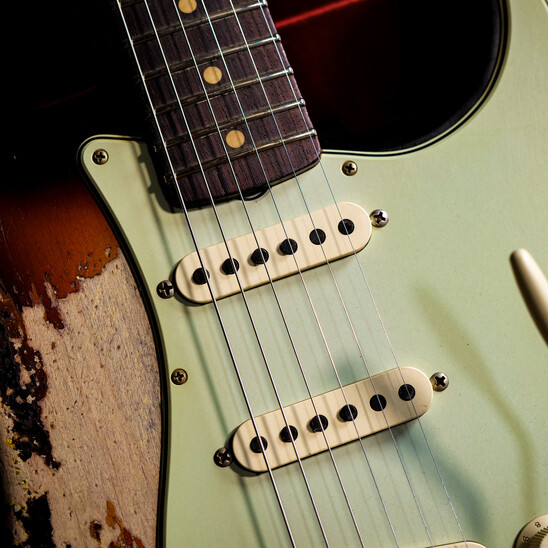 Showroom Spotlight | Fender Custom Shop 59 Strat Heavy Relic 3 Tone Sunburst