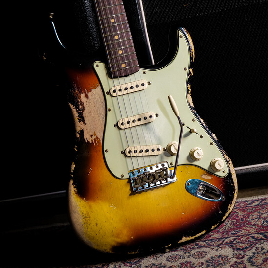 Showroom Spotlight | Fender Custom Shop 59 Strat Heavy Relic 3 Tone Sunburst